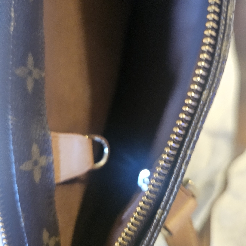 Louis Vuitton Classic Monogram Tote - Picture 12 of 16